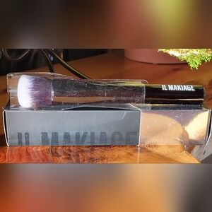 IL MAKIAGE Foundation Blending Brush